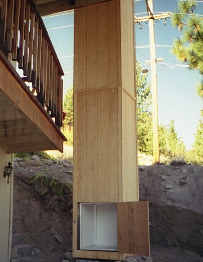 the outside view of a dumwaiter to get firewood from outside up to the fireplace (car opening side)