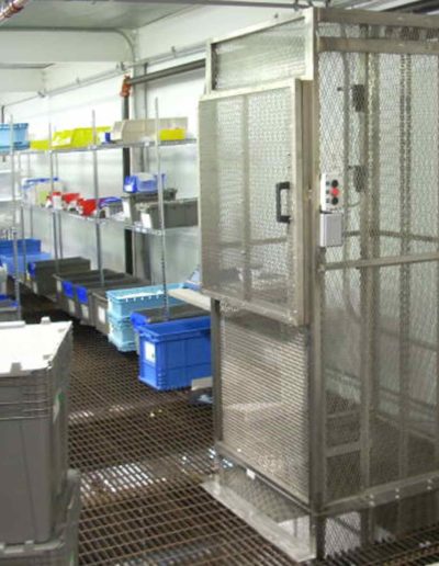 A Full Stainless Steel dumbwaiter Unit